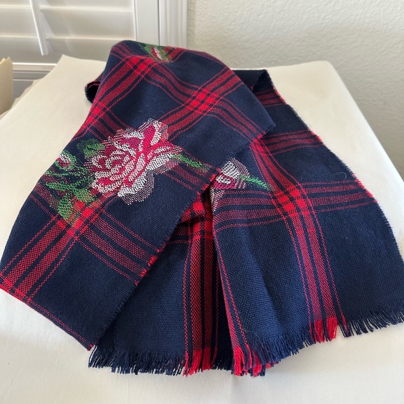 Gucci Wool Red & Blue Plaid Embroidered Rose Scarf - Picture 8 of 8